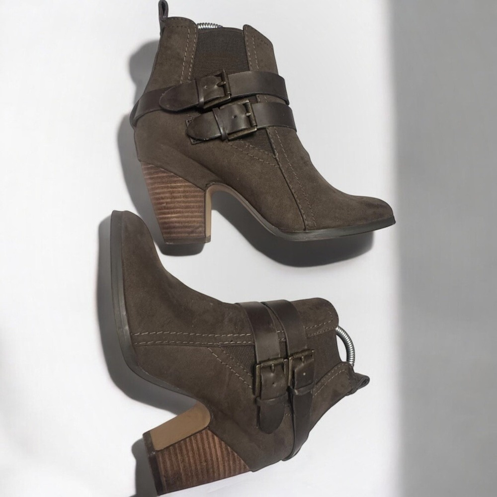 Crown Vtg Olive Green Suede Heeled Ankle Boot Buckle Grunge Biker Sz 8.5 Bootie